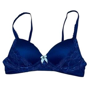 Victoria’s Secret Body by Victoria No Wire Blue Lace Bra, 32A